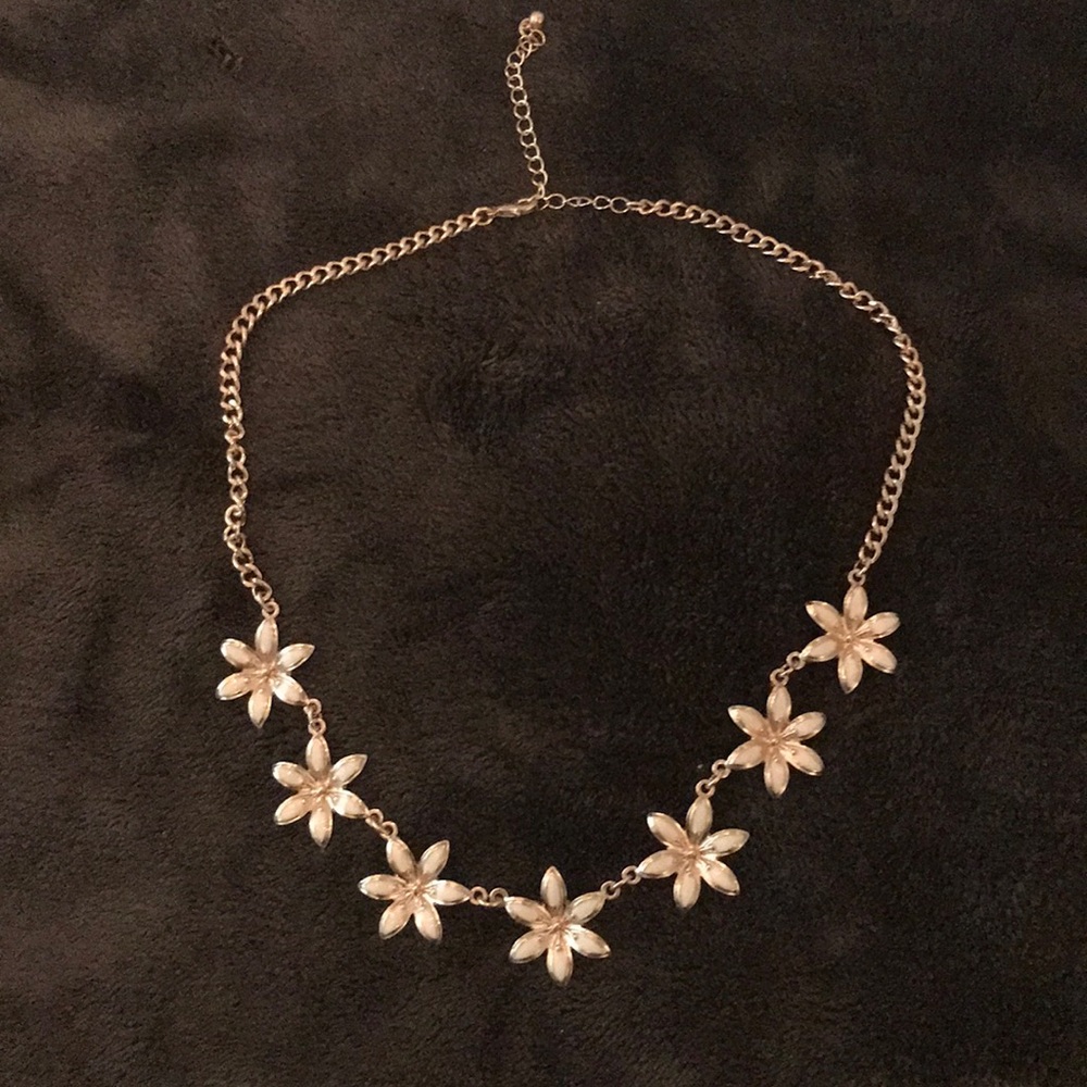 Goldtone necklace